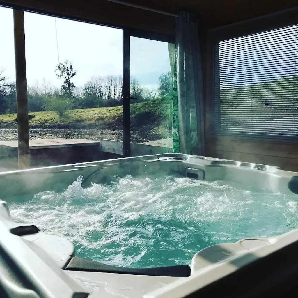 Cabane - Piscine - Eeceda Chassenard 0*,